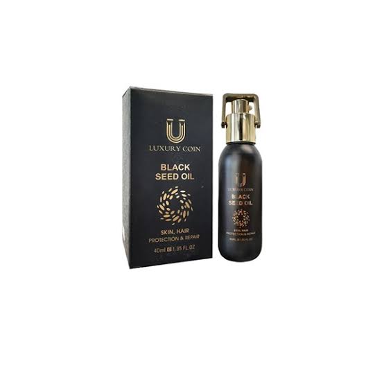 روغن سیاه دانه یکی از بهترین مواد طبیعی برای مو است، زیرا دارای خواص ضد باکتریایی و ضد قارچی ضد التهابی است که از مو و پوست سر محافظت می کند و در عین حال رطوبت ساقه مو را نیز حفظ می کند. فولیکول های مو را درمان می کند در حالی که آنتی اکسیدان ها و اجزای موج