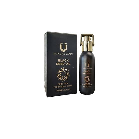 روغن سیاه دانه یکی از بهترین مواد طبیعی برای مو است، زیرا دارای خواص ضد باکتریایی و ضد قارچی ضد التهابی است که از مو و پوست سر محافظت می کند و در عین حال رطوبت ساقه مو را نیز حفظ می کند. فولیکول های مو را درمان می کند در حالی که آنتی اکسیدان ها و اجزای موج